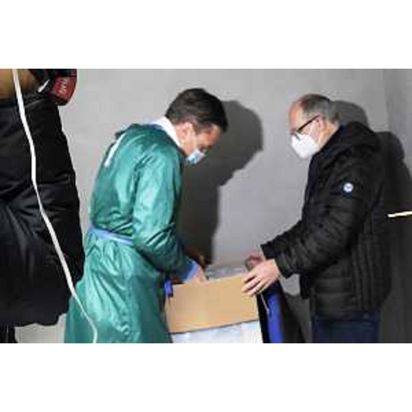 Il vicegovernatore con delega alla Salute Riccardo Riccardi all'arrivo delle dosi del vaccino anti-Covid - Il vicegovernatore con delega alla Salute Riccardo Riccardi all'arrivo delle dosi del vaccino anti-Covid