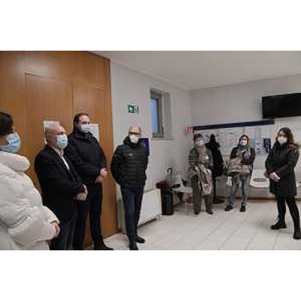 Il vicegovernatore Riccardo Riccardi (al centro della foto) all'inaugurazione della nuova struttura sanitaria privata convenzionata di Cormons deputata all'effettuazione dei tamponi molecolari - Il vicegovernatore Riccardo Riccardi (al centro della foto) all'inaugurazione della nuova struttura sanitaria privata convenzionata di Cormons deputata all'effettuazione dei tamponi molecolari