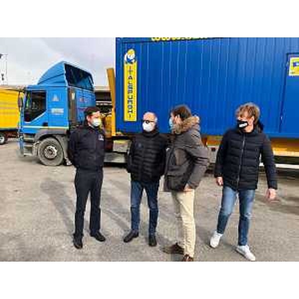 Il vicegovernatore con delega alla Protezione civile Riccardo Riccardi alla presentazione dei container donati da Italspurghi per la popolazione croata colpita dal terremoto - Il vicegovernatore con delega alla Protezione civile Riccardo Riccardi alla presentazione dei container donati da Italspurghi per la popolazione croata colpita dal terremoto
