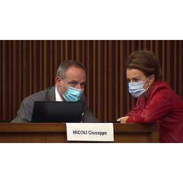 Il capogruppo di FI, Giuseppe Nicoli, con la collega Mara Piccin - Il capogruppo di FI, Giuseppe Nicoli, con la collega Mara Piccin