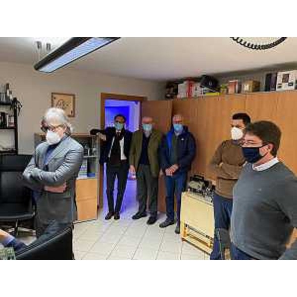 L'assessore Bini con il ceo di Arte Video, Giuseppe Tissino durante la visita all'azienda di Palmanova - L'assessore Bini con il ceo di Arte Video, Giuseppe Tissino durante la visita all'azienda di Palmanova