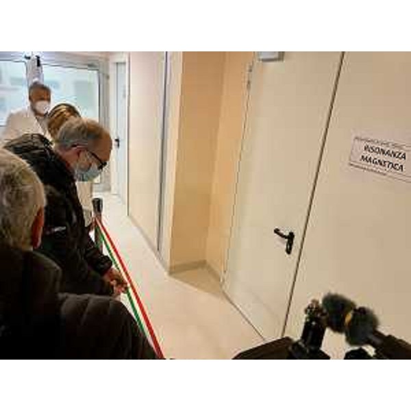 Il vicegovernatore del Friuli Venezia Giulia, Riccardo Riccardi, durante l'inaugurazione della nuova risonanza magnetica del presidio sanitario di San Daniele del Friuli - Il vicegovernatore del Friuli Venezia Giulia, Riccardo Riccardi, durante l'inaugurazione della nuova risonanza magnetica del presidio sanitario di San Daniele del Friuli