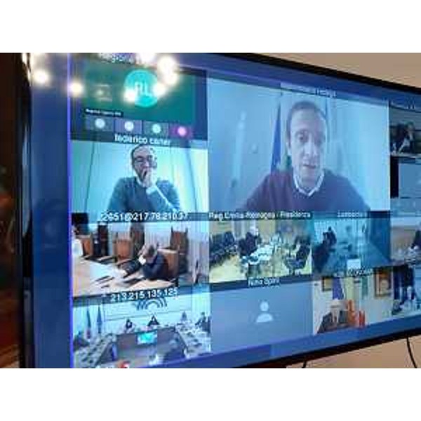 Il governatore Massimiliano Fedriga mentre interviene alla Conferenza della Regioni riunitasi in via telematica - Il governatore Massimiliano Fedriga mentre interviene alla Conferenza della Regioni riunitasi in via telematica