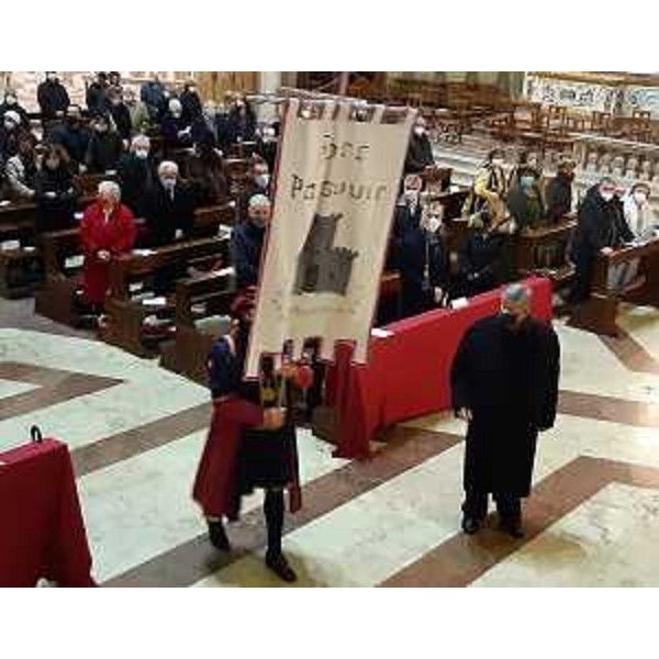 Un momento della cerimonia per il santo patrono, nel duomo di Mortegliano - Un momento della cerimonia per il santo patrono, nel duomo di Mortegliano