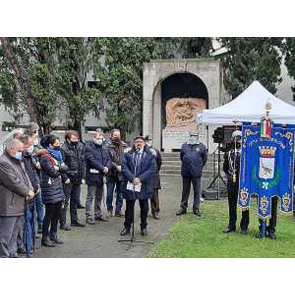 L'assessore regionale al Patrimonio Sebastiano Callari alla manifestazione per il Giorno del Ricordo a Monfalcone - L'assessore regionale al Patrimonio Sebastiano Callari alla manifestazione per il Giorno del Ricordo a Monfalcone