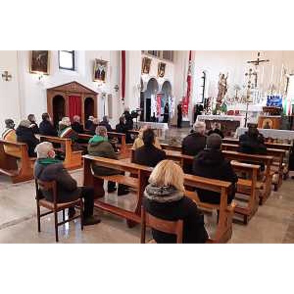 La santa messa nella chiesa parrocchiale di Canebola - La santa messa nella chiesa parrocchiale di Canebola
