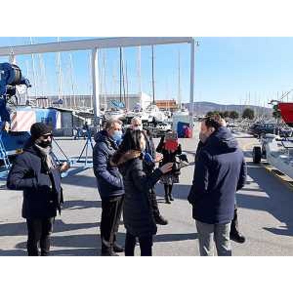 Il governatore del Friuli Venezia Giulia Massimiliano Fedriga visita il polo nautico che insiste sul Canale est -ovest di Monfalcone - Il governatore del Friuli Venezia Giulia Massimiliano Fedriga visita il polo nautico che insiste sul Canale est -ovest di Monfalcone