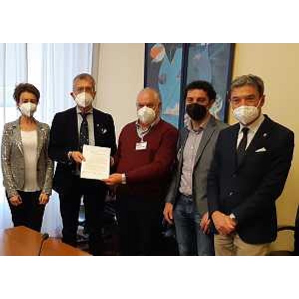 Da sx, la presidente della IV Commissione, Mara Piccin (FI), Il presidente del Cr Fvg, Piero Mauro Zanin, i primi firmatari della petizione Daniele Morassut e Francesco Fantastico, e il consigliere Tiziano Centis (Cittadini) - Da sx, la presidente della IV Commissione, Mara Piccin (FI), Il presidente del Cr Fvg, Piero Mauro Zanin, i primi firmatari della petizione Daniele Morassut e Francesco Fantastico, e il consigliere Tiziano Centis (Cittadini)