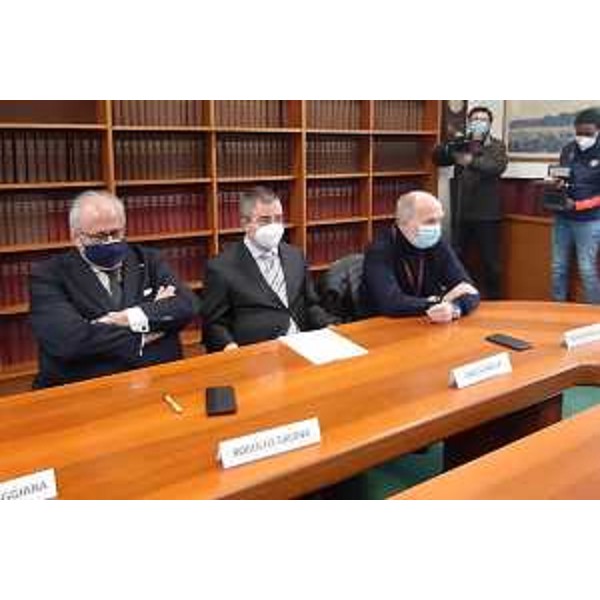 Dalla destra della foto: il vicegovernatore Riccardo Riccardi, il direttore della S.c Urologia Fabio Vianello e il sindaco di Gorizia Rodolfo Ziberna - Dalla destra della foto: il vicegovernatore Riccardo Riccardi, il direttore della S.c Urologia Fabio Vianello e il sindaco di Gorizia Rodolfo Ziberna