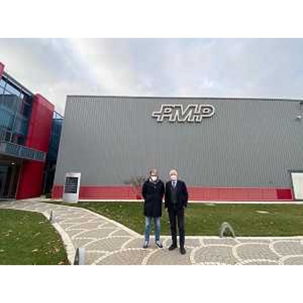 L'assessore regionale alle Attività Produttive, Sergio Emidio Bini, nel corso della visita alla PMP Industries SpA di Coseano, assieme al presidente, Luigino Pozzo - L'assessore regionale alle Attività Produttive, Sergio Emidio Bini, nel corso della visita alla PMP Industries SpA di Coseano, assieme al presidente, Luigino Pozzo