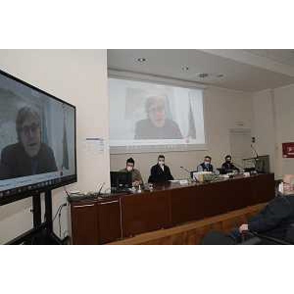 L'intervento dell'assessore alle Attività produttive e al Turismo, Sergio Emidio Bini, collegato in videoconferenza. - L'intervento dell'assessore alle Attività produttive e al Turismo, Sergio Emidio Bini, collegato in videoconferenza.