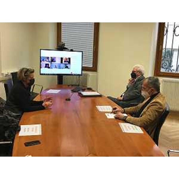  - Il presidente del Crf Fvg, Piero Mauro Zanin (primo a dx), con Michele Penta e Monica Catalfamo, rispettivamente presidente e componente dell'Osservatorio regionale anitmafia