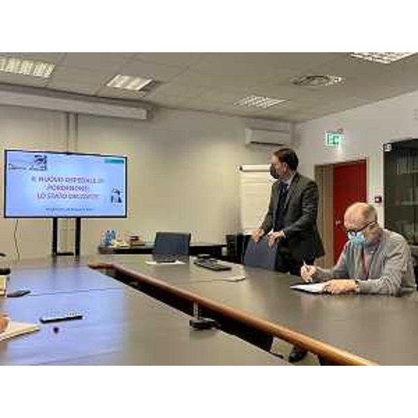 Una fase dell'illustrazione dello stato di anzanamento delle opere dell'ospedale di Pordenone alla presenza del vicegovernatore della Regione Riccardo Riccardi - Una fase dell'illustrazione dello stato di anzanamento delle opere dell'ospedale di Pordenone alla presenza del vicegovernatore della Regione Riccardo Riccardi