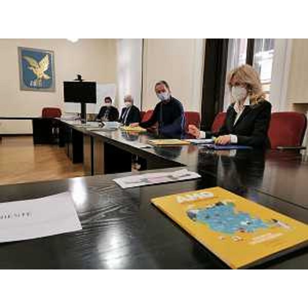 L'assessore regionale alla Difesa dell'ambiente, all'energia e sviluppo sostenibile, Fabio Scoccimarro,alla presentazione del volume "Amo il Friuli Venezia Giulia" - L'assessore regionale alla Difesa dell'ambiente, all'energia e sviluppo sostenibile, Fabio Scoccimarro,alla presentazione del volume "Amo il Friuli Venezia Giulia"