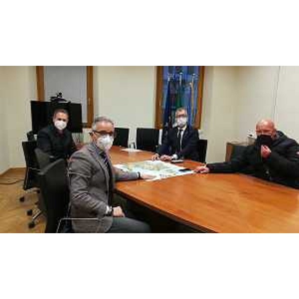 Piero Mauro Zanin durante l'incontro con il Cafc e i rappresentanti del Comune di Ronchis - Piero Mauro Zanin durante l'incontro con il Cafc e i rappresentanti del Comune di Ronchis 