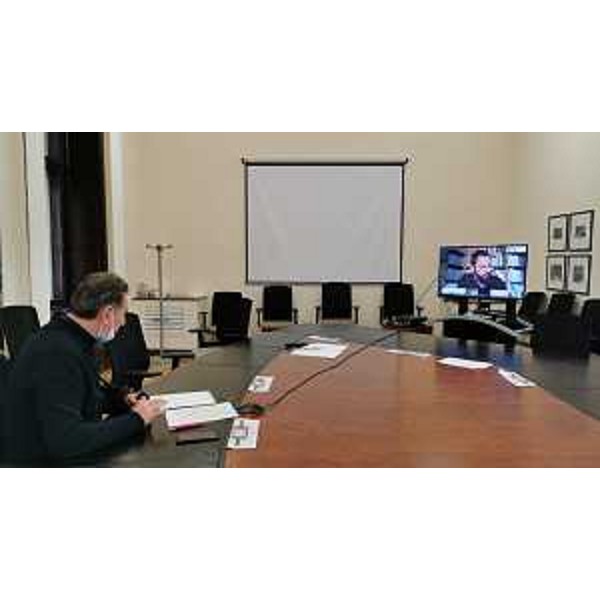 Lassessore regionale alla Difesa dellambiente e energia, Fabio Scoccimarro, durante l'incontro con i sindaci dei Comuni carnici attraversati dallelettrodotto Wurmlach-Somplago. - Lassessore regionale alla Difesa dellambiente e energia, Fabio Scoccimarro, durante l'incontro con i sindaci dei Comuni carnici attraversati dallelettrodotto Wurmlach-Somplago.