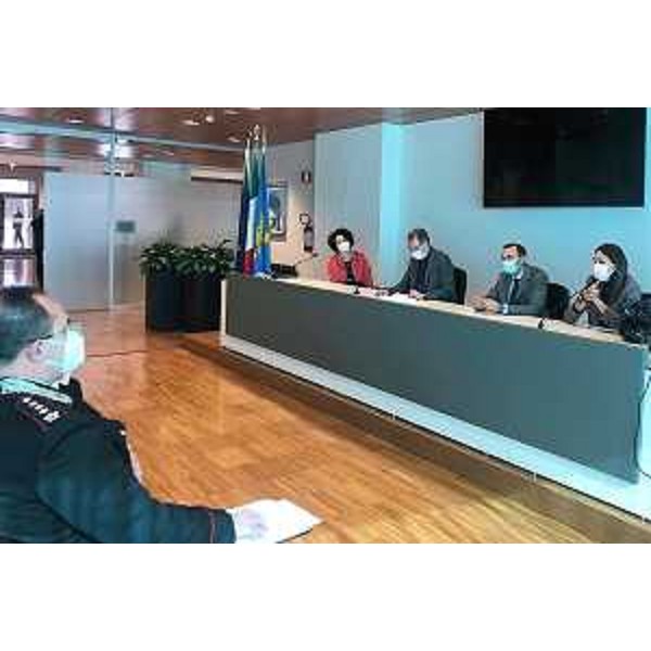 L'assessore regionale alle Infrastrutture e Territorio, Graziano Pizzimenti, poco prima della sigla dell'accordo tra Trenitalia e i rappresentanti di Polizia di Stato, Carabinieri, Guardia di Finanza e Polizia Penitenziaria per l'introduzione dell'app Board Support. - L'assessore regionale alle Infrastrutture e Territorio, Graziano Pizzimenti, poco prima della sigla dell'accordo tra Trenitalia e i rappresentanti di Polizia di Stato, Carabinieri, Guardia di Finanza e Polizia Penitenziaria per l'introduzione dell'app Board Support.