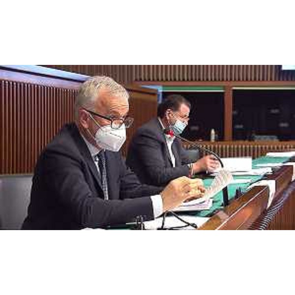 Giuseppe Sibau (ProgFvg/Ar) mentre presiede la VI Commissione consiliare - Giuseppe Sibau (ProgFvg/Ar) mentre presiede la VI Commissione consiliare