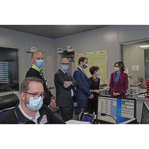 Il governatore del Friuli Venezia Giulia, Massimiliano Fedriga e il vicegovernatore con delega alla Salute, Riccardo Riccardi, assieme al Ministro per gli affari regionali e autonomie, Maristella Gelmini nel corso della sua visita in regione alla sede della Protezione civile regionale di Palmanova. - Il governatore del Friuli Venezia Giulia, Massimiliano Fedriga e il vicegovernatore con delega alla Salute, Riccardo Riccardi, assieme al Ministro per gli affari regionali e autonomie, Maristella Gelmini nel corso della sua visita in regione alla sede della Protezione civile regionale di Palmanova.