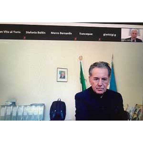 L'assessore regionale alla Difesa dell'ambiente e energia, Fabio Scoccimarro, al webinar organizzato da Arpa Fvg sul tema "Cosa sono le molestie olfattive e come possiamo gestirle". - L'assessore regionale alla Difesa dell'ambiente e energia, Fabio Scoccimarro, al webinar organizzato da Arpa Fvg sul tema "Cosa sono le molestie olfattive e come possiamo gestirle".