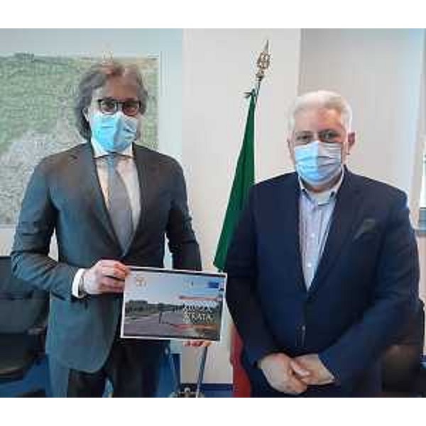 L'assessore regionale alle Attività produttive e turismo, Sergio Emidio Bini, e il consigliere regionale Franco Mattiussi. - L'assessore regionale alle Attività produttive e turismo, Sergio Emidio Bini, e il consigliere regionale Franco Mattiussi.