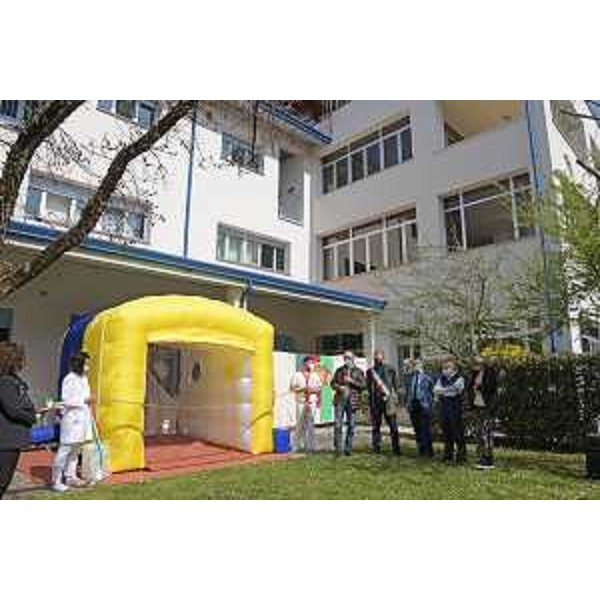 L'inaugurazione della stanza degli abbracci nella casa di riposo di Aviano da parte del vicegovernatore Riccardo Riccardi - L'inaugurazione della stanza degli abbracci nella casa di riposo di Aviano da parte del vicegovernatore Riccardo Riccardi 