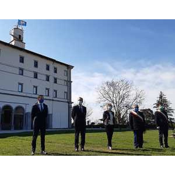 Il momento dell'alzabandiera al castello di Udine - Il momento dell'alzabandiera al castello di Udine