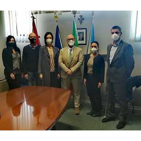 Lassessore regionale al Patrimonio, Sebastiano Callari, con la Giunta comunale di Fiume Veneto. - Lassessore regionale al Patrimonio, Sebastiano Callari, con la Giunta comunale di Fiume Veneto. 