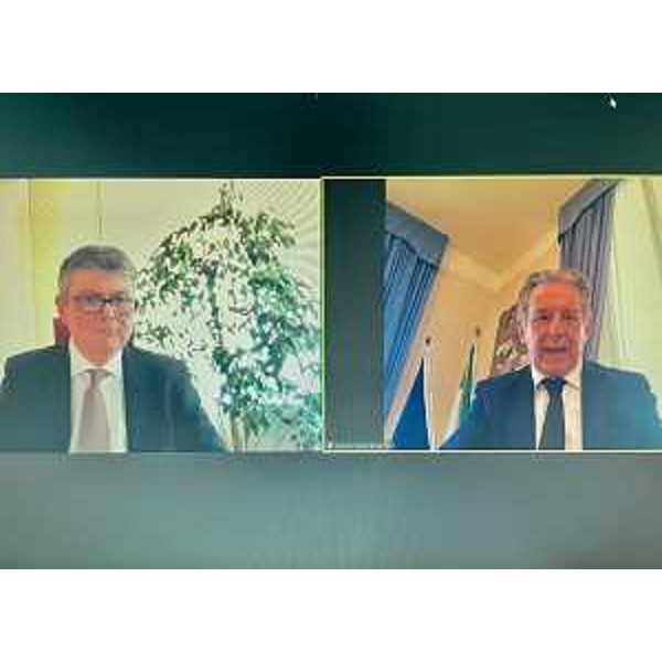 L'assessore regionale alla Difesa dell'ambiente, Fabio Scoccimarro, nel corso dell'intervento al Convegno di Irisacqua con l'amministratore unico, Gianbattista Graziani. - L'assessore regionale alla Difesa dell'ambiente, Fabio Scoccimarro, nel corso dell'intervento al Convegno di Irisacqua con l'amministratore unico, Gianbattista Graziani. 