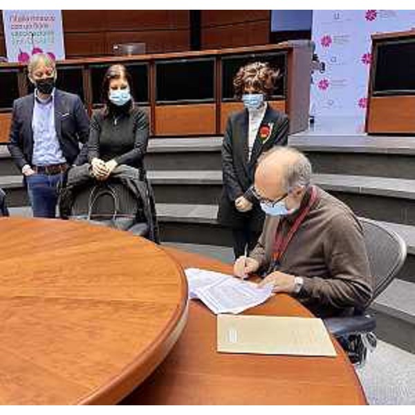 Il vicegovernatore del Friuli Venezia Giulia con delega alla Salute, Riccardo Riccardi, a margine della firma, avvenuta nella sede della Protezione civile regionale di Palmanova, dellaccordo per il coinvolgimento nella campagna vaccinale delle Case di cura private accreditate e delle strutture private ambulatoriali. - Il vicegovernatore del Friuli Venezia Giulia con delega alla Salute, Riccardo Riccardi, a margine della firma, avvenuta nella sede della Protezione civile regionale di Palmanova, dellaccordo per il coinvolgimento nella campagna vaccinale delle Case di cura private accreditate e delle strutture private ambulatoriali.