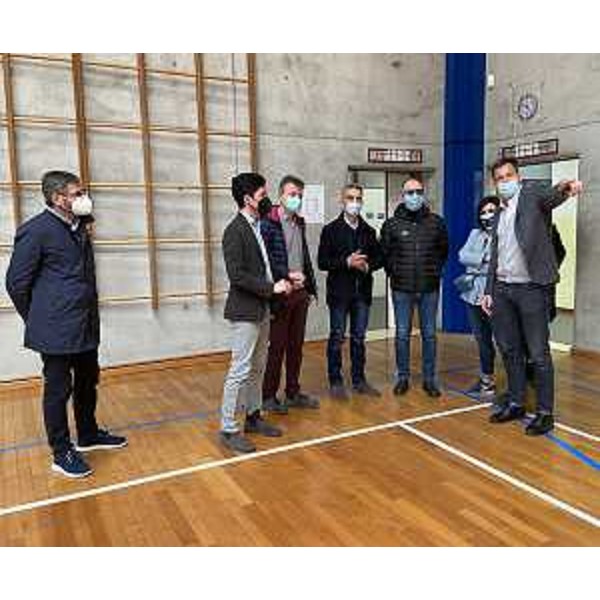 Il sopralluogo compiuto dal vicegovernatore del Friuli Venezia Giulia Riccardo Riccardi nella palestra del Pujati di Sacile, futura sede di un nuovo centro vaccinale - Il sopralluogo compiuto dal vicegovernatore del Friuli Venezia Giulia Riccardo Riccardi nella palestra del Pujati di Sacile, futura sede di un nuovo centro vaccinale