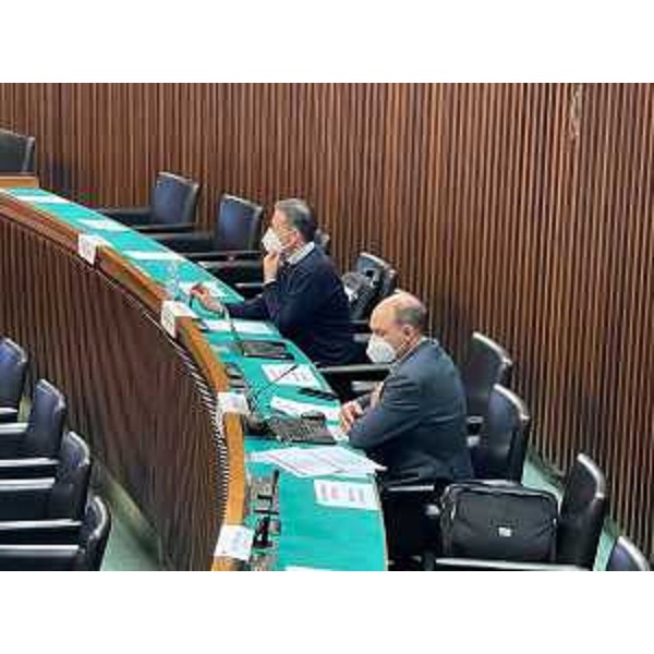 Cristian Sergo (M5S) e Massimo Moretuzzo (Patto) durante i lavori della IV Commissione - Cristian Sergo (M5S) e Massimo Moretuzzo (Patto) durante i lavori della IV Commissione