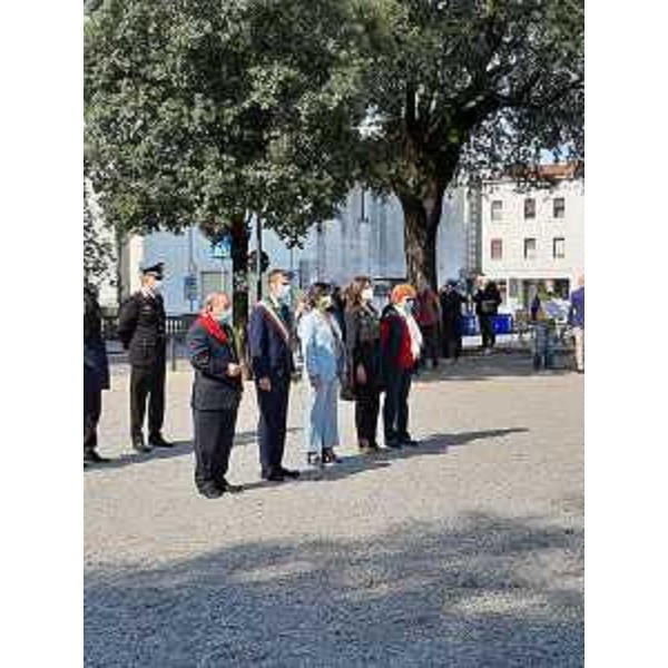 L'assessore Tiziana Gibelli assieme alle altre autorità alla cerimonia di Pordenone - L'assessore Tiziana Gibelli assieme alle altre autorità alla cerimonia di Pordenone