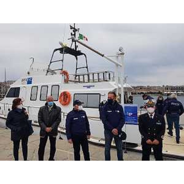 Un momento della presentazione a Trieste, sul Molo Audace, delliniziativa "A misura di mare: in viaggio per la sostenibilità" - Un momento della presentazione a Trieste, sul Molo Audace, delliniziativa "A misura di mare: in viaggio per la sostenibilità"