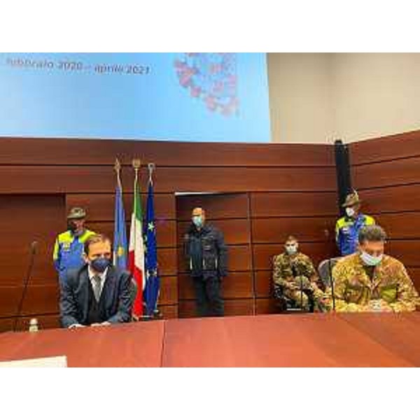 Il governatore Massimiliano Fedriga con il commissario Francesco Paolo Figliuolo - Il governatore Massimiliano Fedriga con il commissario Francesco Paolo Figliuolo 