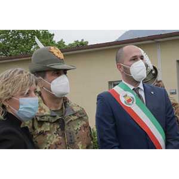 Il commissario Figliuolo con l'assessore regionale Barbara Zilli e il sindaco di Gemona Roberto Revelant - Il commissario Figliuolo con l'assessore regionale Barbara Zilli e il sindaco di Gemona Roberto Revelant