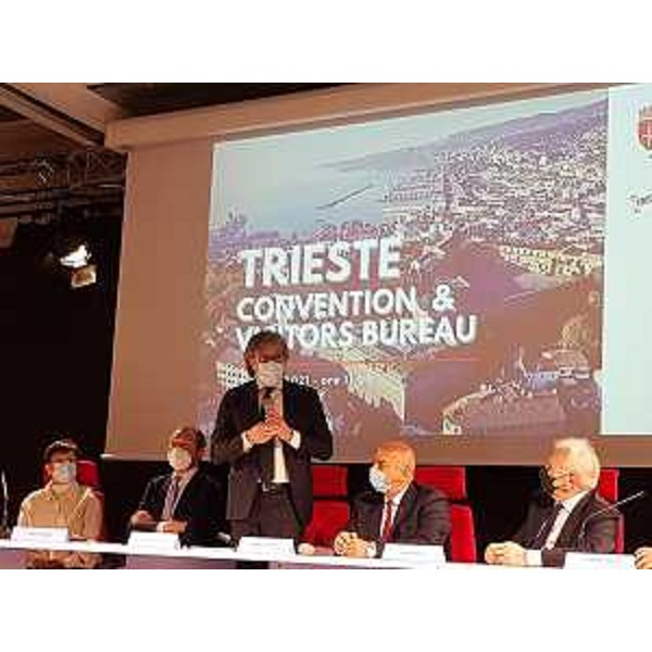 L'intervento dell'assessore Bini. - L'intervento dell'assessore Bini.