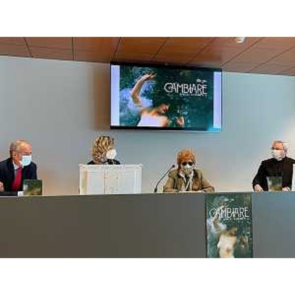 L'assessore alla Cultura, Tiziana Gibelli, alla presentazione a Udine della mostra 'Cambiare' in programma a Illegio - L'assessore alla Cultura, Tiziana Gibelli, alla presentazione a Udine della mostra 'Cambiare' in programma a Illegio