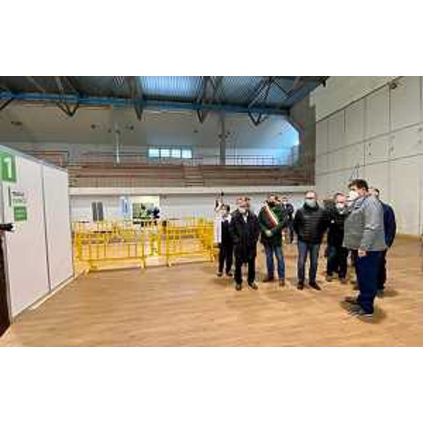 Il vicegovernatore del Friuli Venezia Giulia con delega alla Salute, Riccardo Riccardi, all'attivazione del punto vaccinale di Ronchi dei Legionari al Palasport Armando Filiput, in via Roma. - Il vicegovernatore del Friuli Venezia Giulia con delega alla Salute, Riccardo Riccardi, all'attivazione del punto vaccinale di Ronchi dei Legionari al Palasport Armando Filiput, in via Roma.