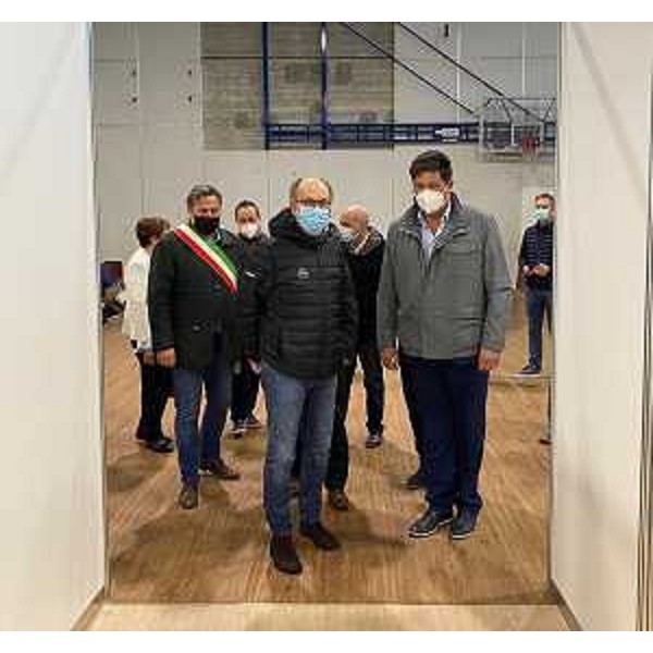 Il vicegovernatore del Friuli Venezia Giulia con delega alla Salute, Riccardo Riccardi, all'attivazione del punto vaccinale di Ronchi dei Legionari al Palasport Armando Filiput, in via Roma. - Il vicegovernatore del Friuli Venezia Giulia con delega alla Salute, Riccardo Riccardi, all'attivazione del punto vaccinale di Ronchi dei Legionari al Palasport Armando Filiput, in via Roma.