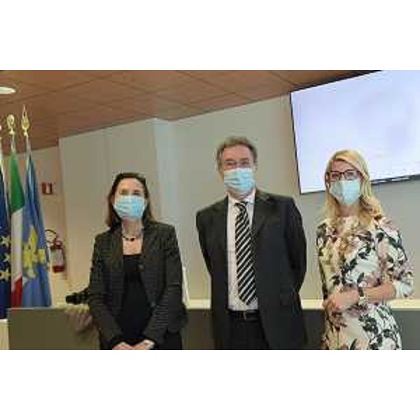 L'assessore regionale Pizzimenti a Udine con i presidenti di Friulia, Federica Seganti, e di Civibank, Michela Del Piero - L'assessore regionale Pizzimenti a Udine con i presidenti di Friulia, Federica Seganti, e di Civibank, Michela Del Piero