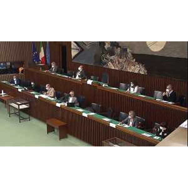 I lavori della III Commissione riunita nell'aula del Consiglio regionale - I lavori della III Commissione riunita nell'aula del Consiglio regionale