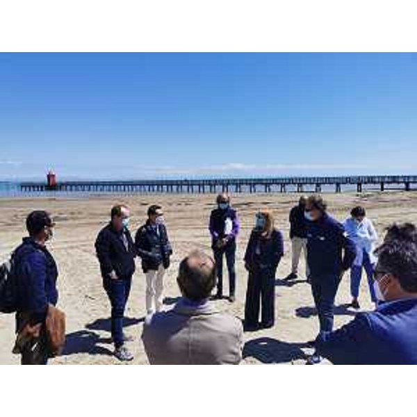 Sopralluogo sull'arenile lignanese dell'assessore regionale alla Difesa dell'ambiente Fabio Scoccimarro - Sopralluogo sull'arenile lignanese dell'assessore regionale alla Difesa dell'ambiente Fabio Scoccimarro 