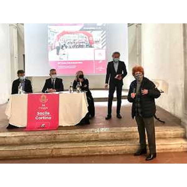 L'assessore regionale allo Sport, Tiziana Gibelli, durante la presentazione della Tappa del Giro d'Italia 'Sacile-Cortina'. - L'assessore regionale allo Sport, Tiziana Gibelli, durante la presentazione della Tappa del Giro d'Italia 'Sacile-Cortina'.