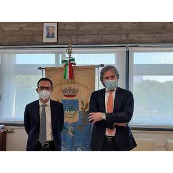 L'assessore regionale Sergio Emidio Bini con il sindaco di Lignano Luca Fanotto. - L'assessore regionale Sergio Emidio Bini con il sindaco di Lignano Luca Fanotto.
