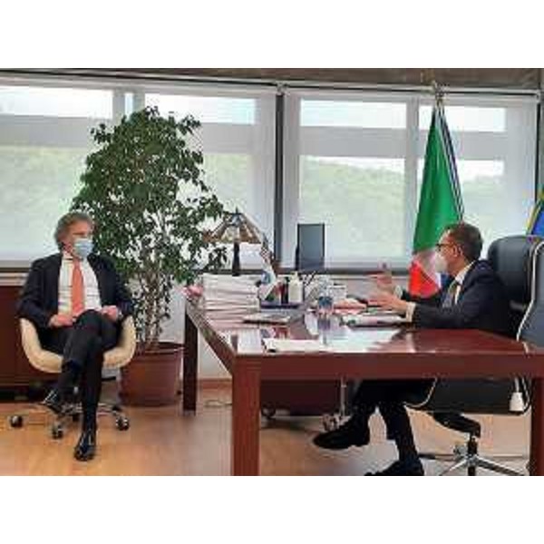 L'incontro in municipio tra Bini e il sindaco Fanotto. - L'incontro in municipio tra Bini e il sindaco Fanotto.