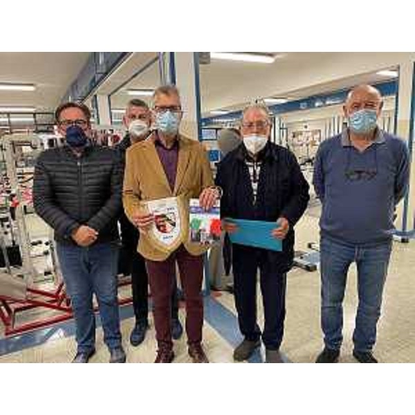 Il presidente del Cr Fvg, Piero Mauro Zanin, riceve il volume dedicato alle stelle dell'Ansmes - Il presidente del Cr Fvg, Piero Mauro Zanin, riceve il volume dedicato alle stelle dell'Ansmes