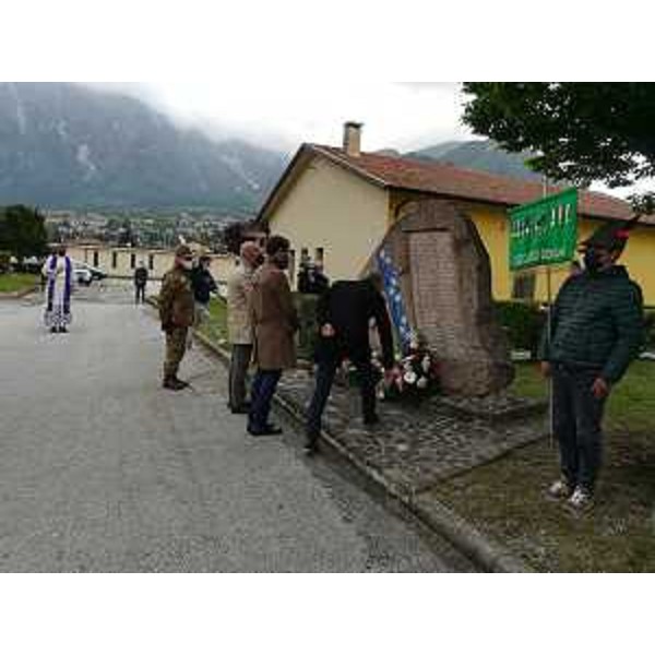 L'omaggio agli artiglieri caduti - L'omaggio agli artiglieri caduti