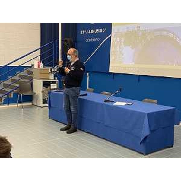 Il vicegovernatore del Friuli Venezia Giulia, Riccardo Riccardi, in occasione dellinaugurazione dellisola robotica dellofficina dellIstituto di istruzione superiore Linussio di Codroipo - Il vicegovernatore del Friuli Venezia Giulia, Riccardo Riccardi, in occasione dellinaugurazione dellisola robotica dellofficina dellIstituto di istruzione superiore Linussio di Codroipo
