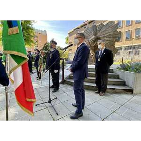 L'intervento dell'assessore regionale Stefano Zannier durante la cerimonbia organizzata dall'Unms a Pordenone - L'intervento dell'assessore regionale Stefano Zannier durante la cerimonbia organizzata dall'Unms a Pordenone